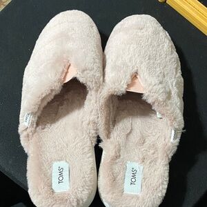 TOMS WO SIZE 11 soft pink plush slippers clean